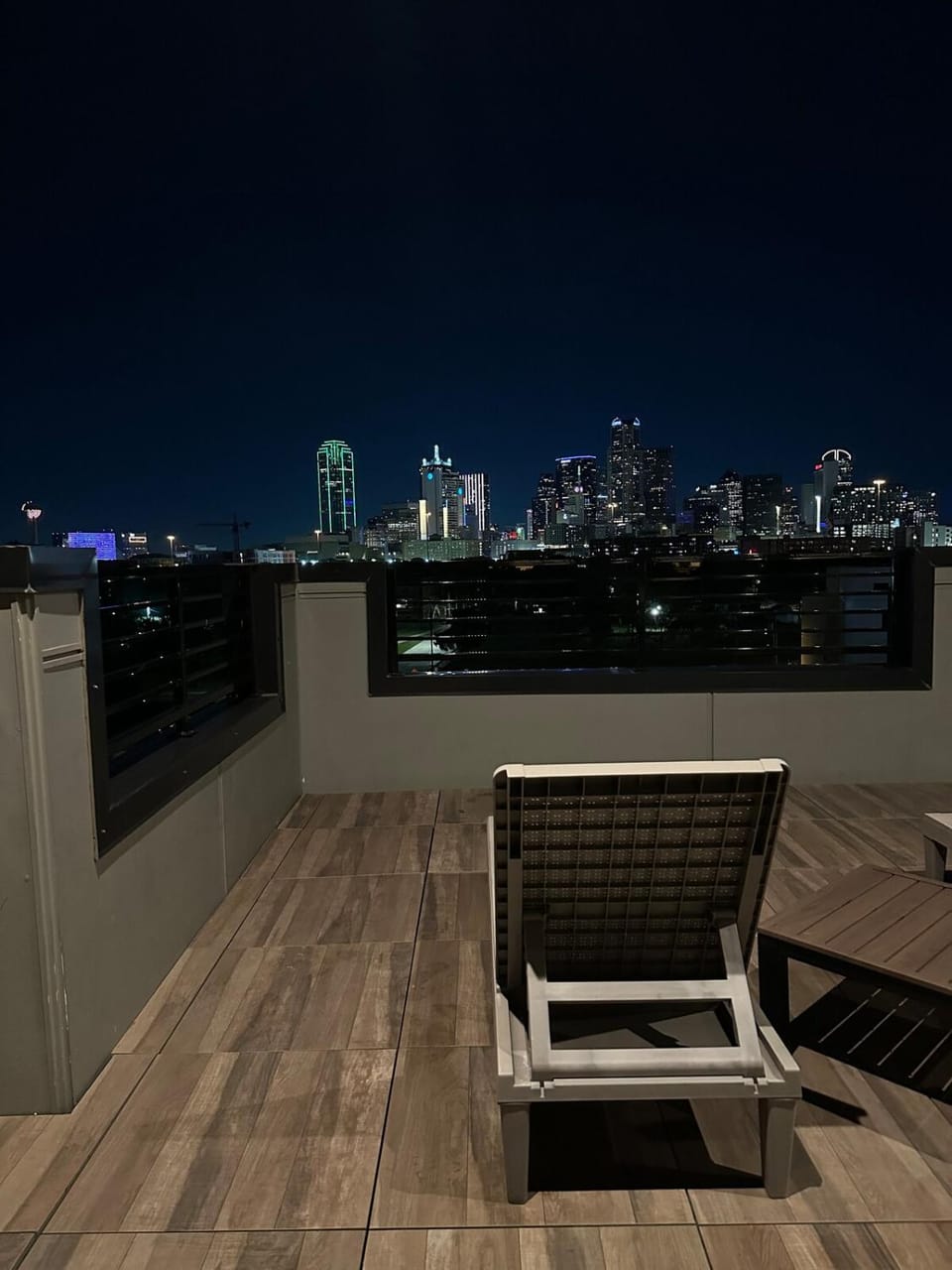 Luxury Modern King Bed Heart Of Downtown Dallas Apartment in Dallas