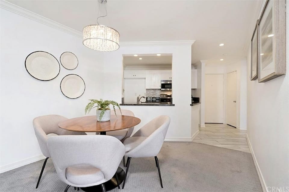 One Bedroom Coastal Residence with Ocean Views Apartment in Redondo Beach