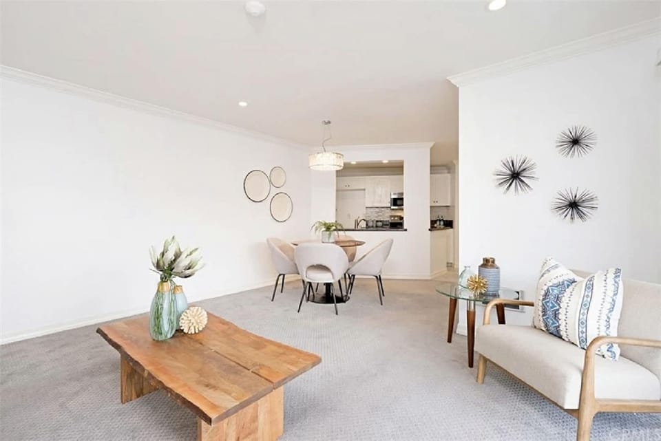 One Bedroom Coastal Residence with Ocean Views Apartment in Redondo Beach