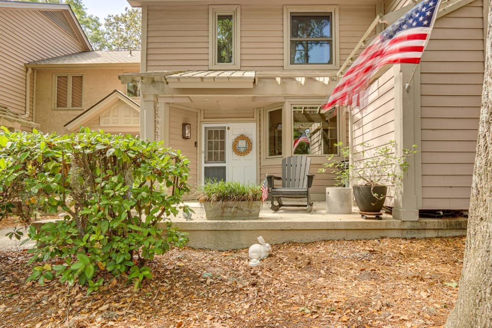 Relax Poolside! Golfer’s Paradise in Hilton Head House in Hilton Head Island