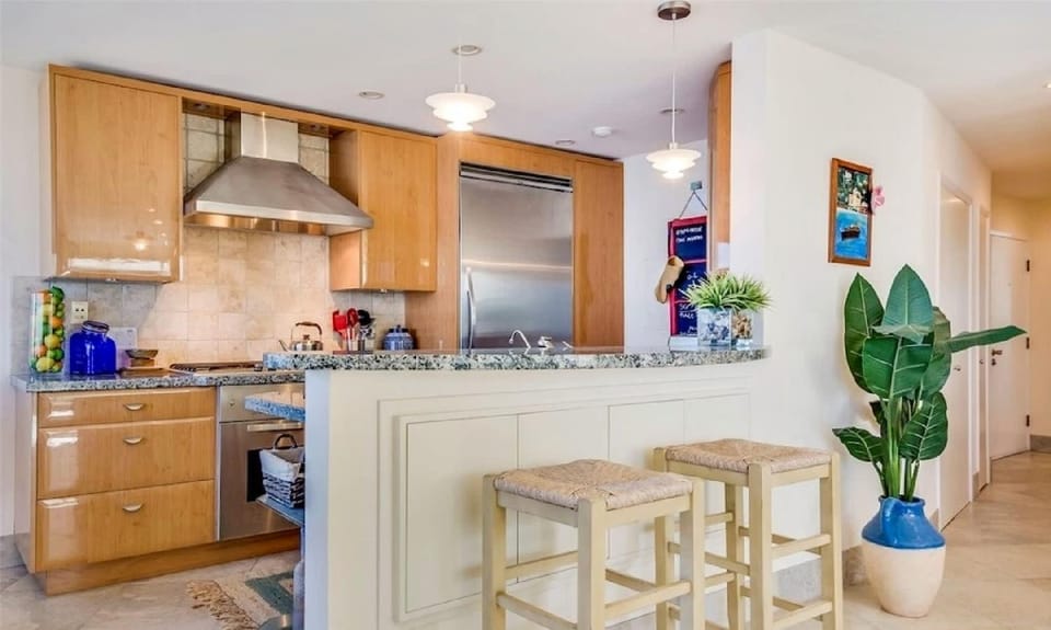One Bedroom Oceanfront Residence with Panoramic Vi Apartment in Redondo Beach