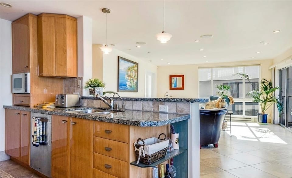 One Bedroom Oceanfront Residence with Panoramic Views Apartment in Redondo Beach