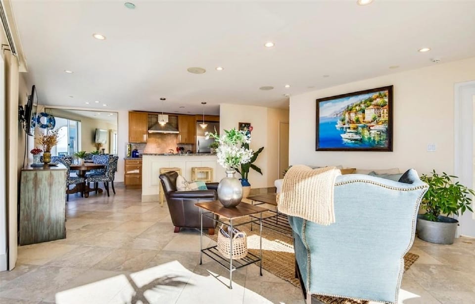 One Bedroom Oceanfront Residence with Panoramic Vi Apartment in Redondo Beach