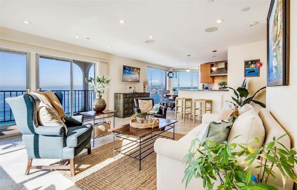 One Bedroom Oceanfront Residence with Panoramic Vi Apartment in Redondo Beach