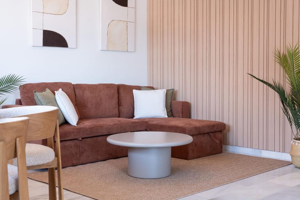 TV and multimedia, Living room, Seating area, Dining area, air conditioner