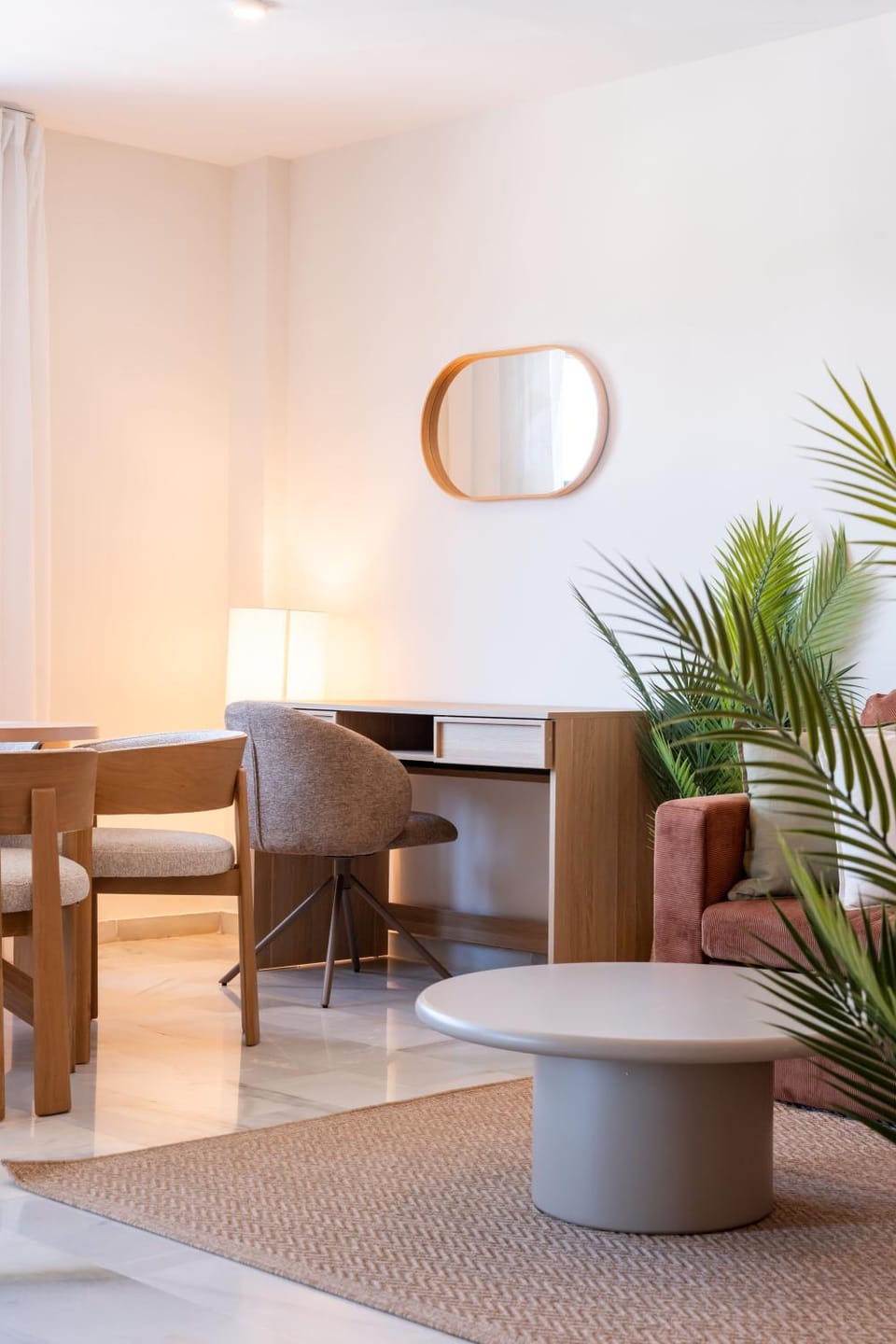 TV and multimedia, Living room, Seating area, Dining area, air conditioner