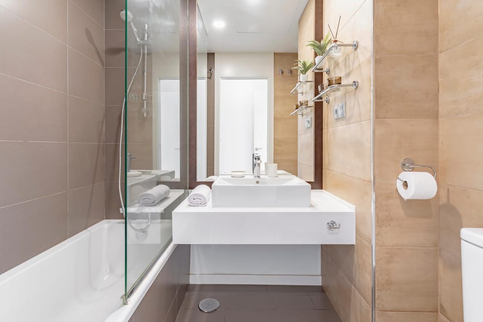 Toilet, Bathroom, Bath, towels