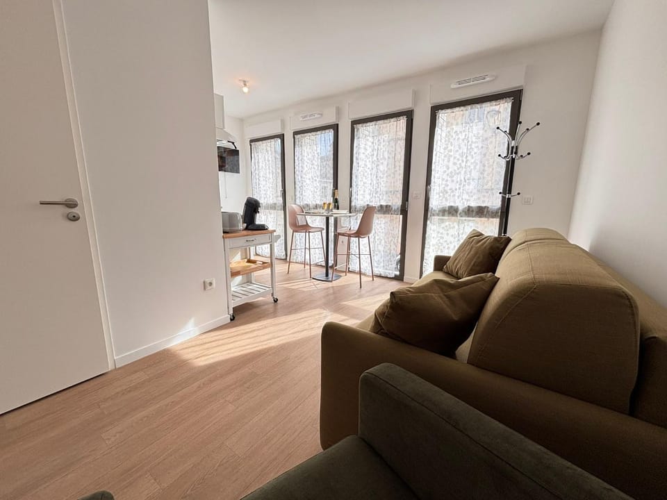 Communal lounge/ TV room, Living room, Seating area