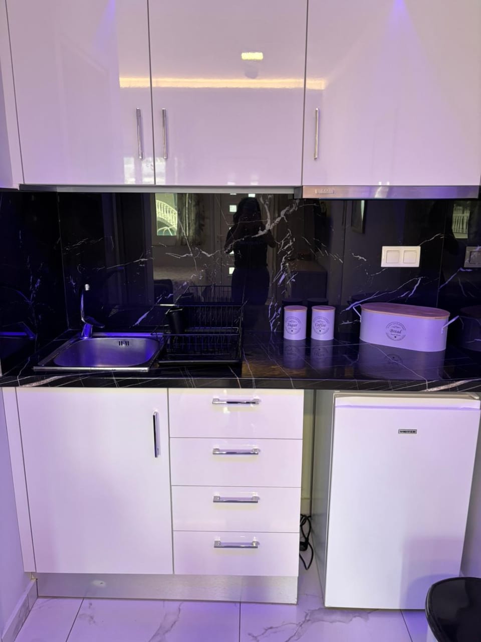 Kitchen or kitchenette, oven, stove