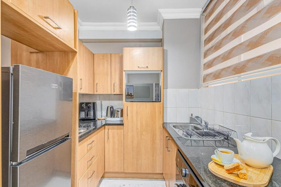 A studio apartment close to Sandton and Rosebank Apartment in Sandton