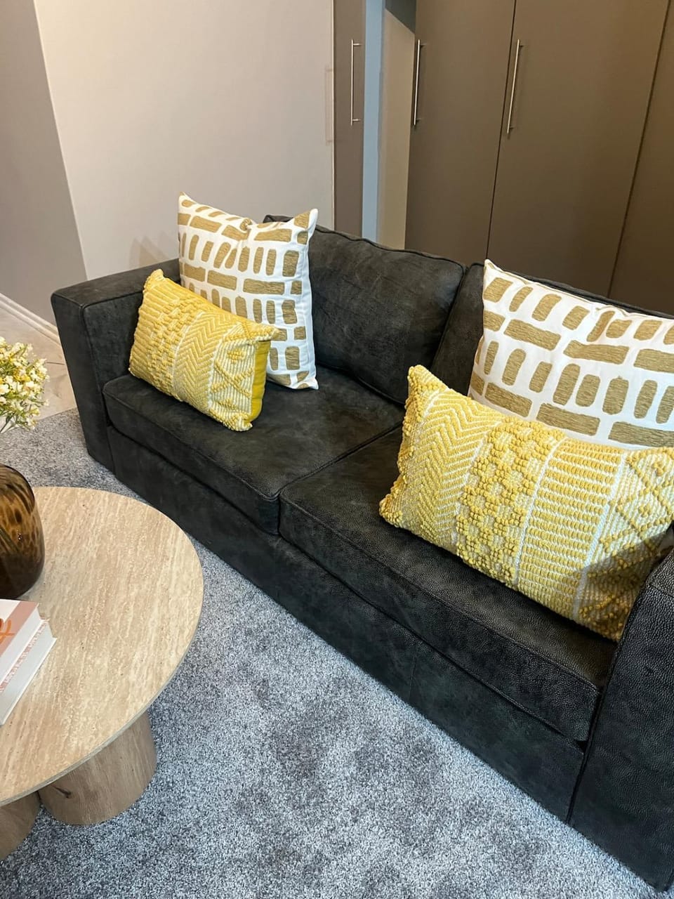 A studio apartment close to Sandton and Rosebank Apartment in Sandton