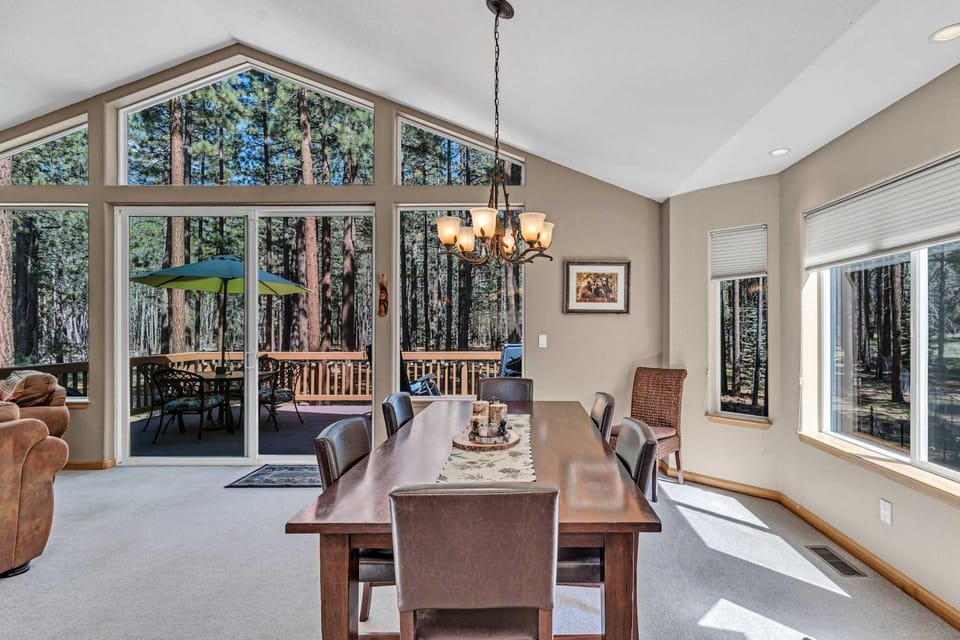 South Lake Tahoe Retreat - Pool Table & BBQ Grill House in South Lake Tahoe