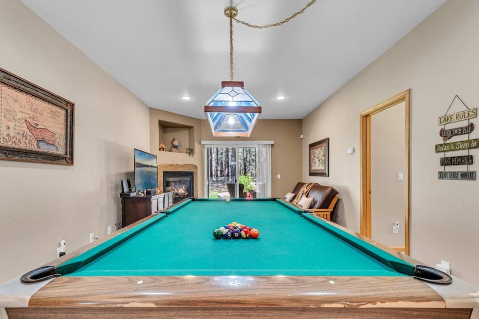South Lake Tahoe Retreat - Pool Table & BBQ Grill House in South Lake Tahoe