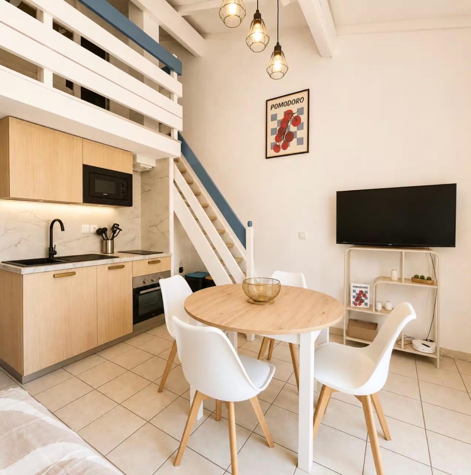 Communal lounge/ TV room, TV and multimedia, Dining area, kitchen