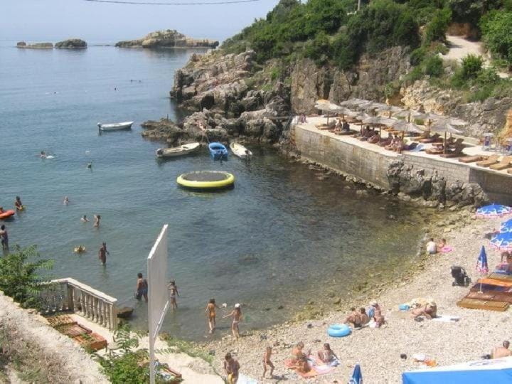 Design villa with panoramic seaview in quiet area Villa in Ulcinj