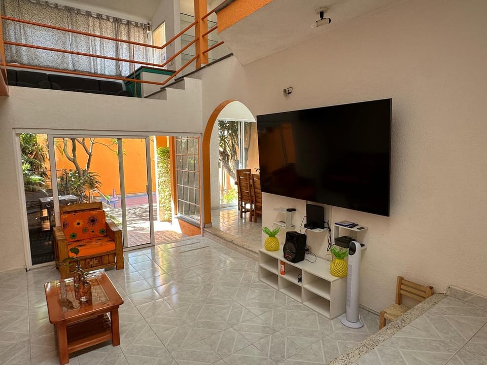 Communal lounge/ TV room, TV and multimedia