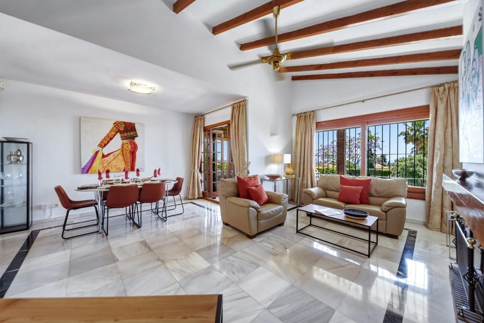 W12 Andalusian style villa with sea views Villa in Sitio de Calahonda