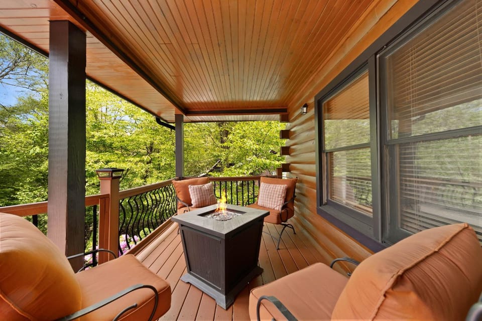 Little Heaven - one level hot tub multi games pets allowed Sugar Mountain House in Sugar Mountain