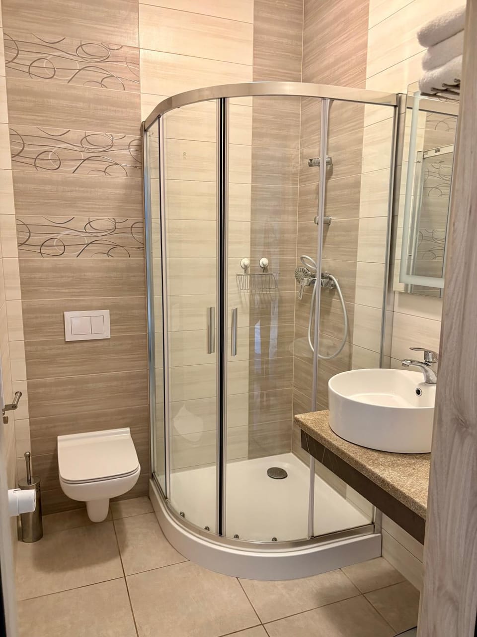 Shower, Toilet, Bathroom, towels