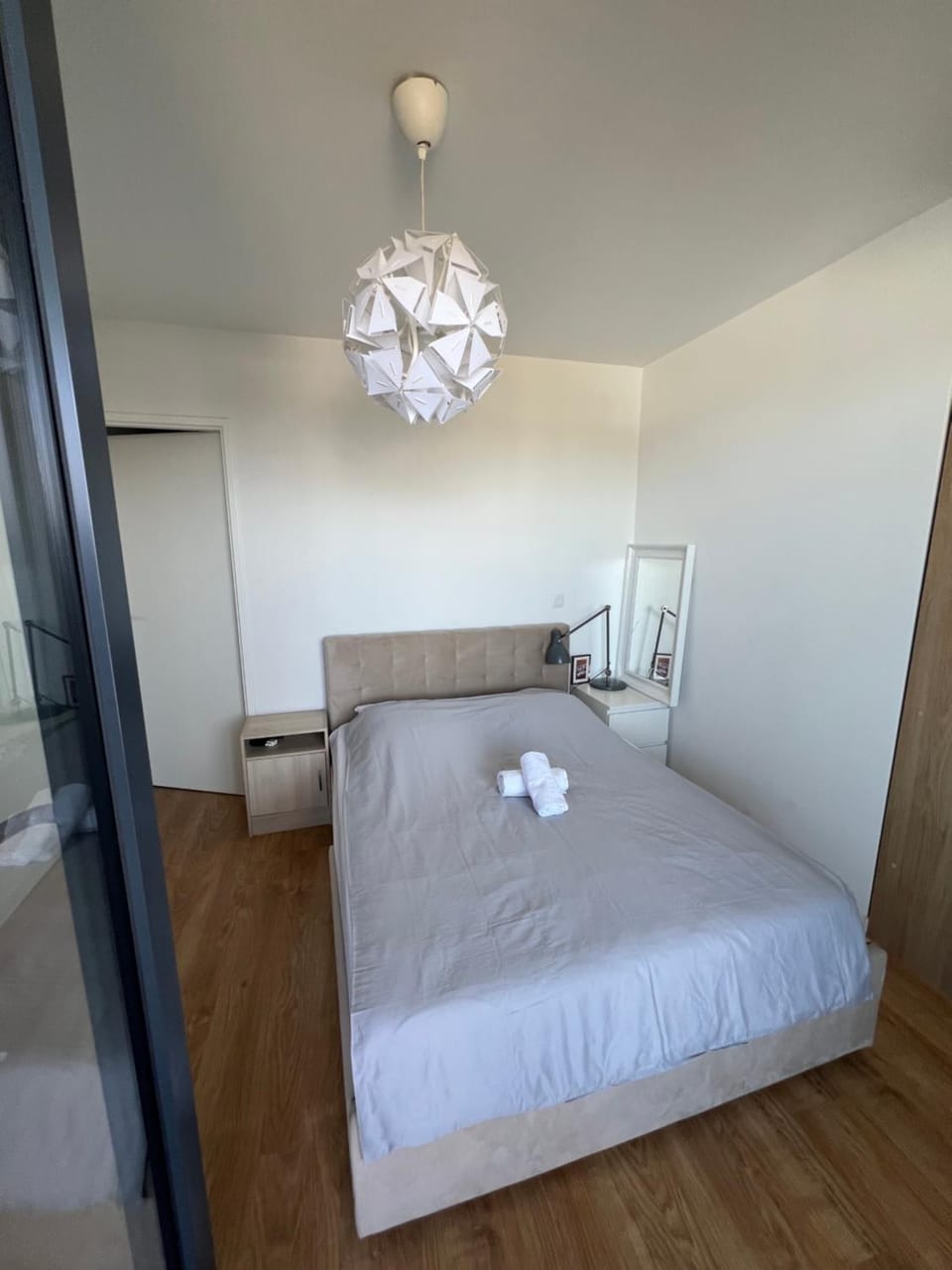 Chez Bibi - T3 Moderne avec terrasse, parking et accès rapide à Paris Apartment in Île-de-France