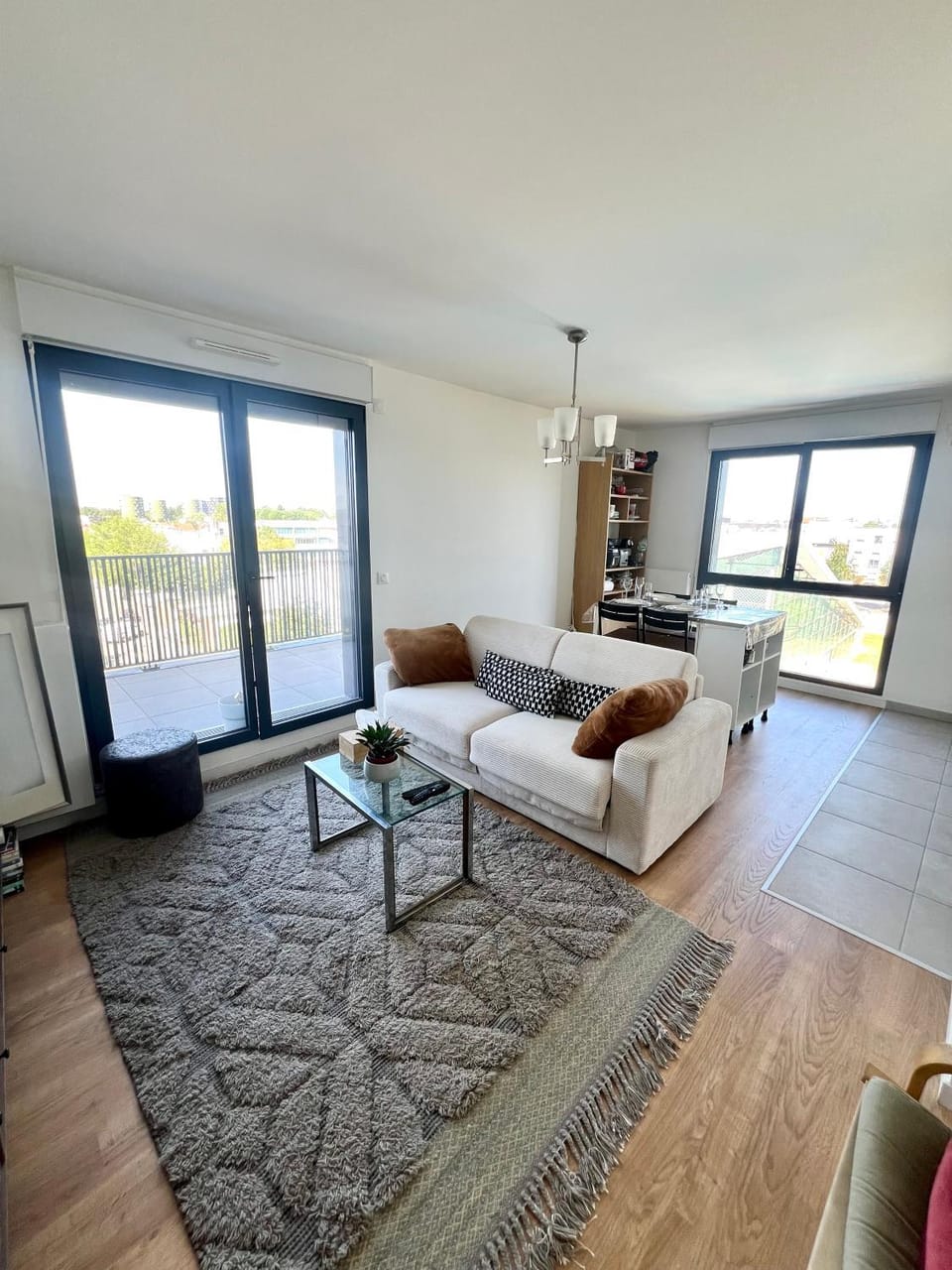 Chez Bibi - T3 Moderne avec terrasse, parking et accès rapide à Paris Apartment in Île-de-France