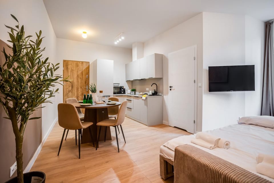 Elegancki Apartament z miejscem do Pracy obok MTP Apartment in Poznan