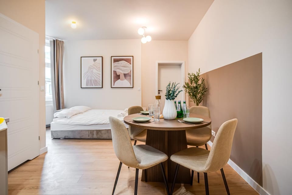Elegancki Apartament z miejscem do Pracy obok MTP Apartment in Poznan