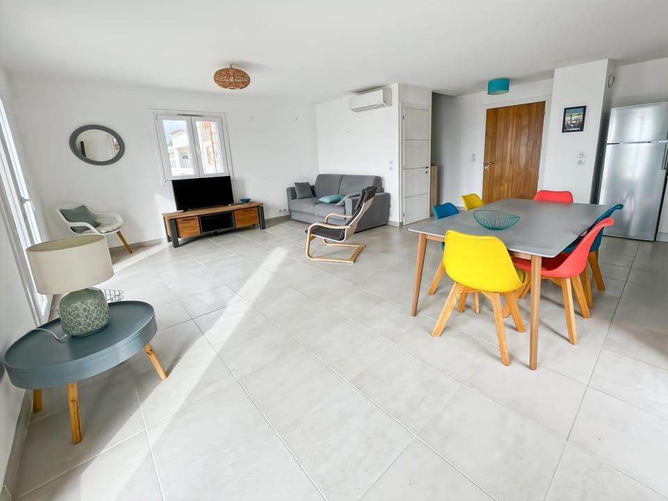 Maison 80m2 à 150 mètres de la mer avec balcon et terrasse vue panoramique sur le golfe de Saint-Florent House in Saint-Florent