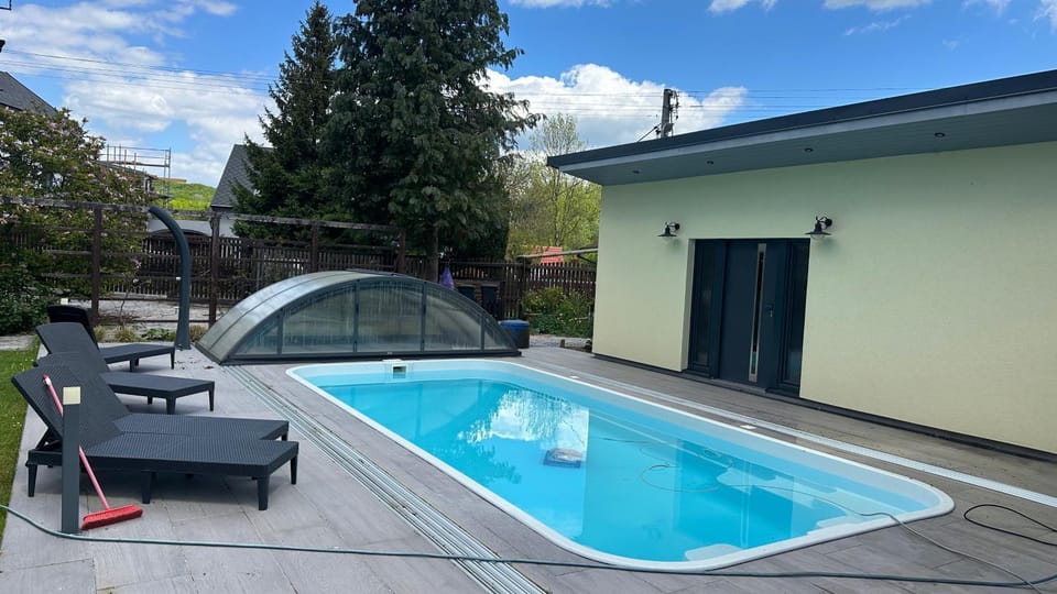 Spring, Day, Natural landscape, Lounge or bar, Pool view, Swimming pool, Swimming pool, sunbed