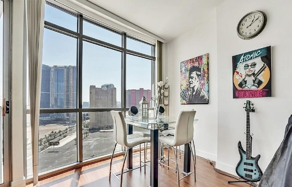 Two Bedroom High Rise Residence with City Views Apartment in Las Vegas Strip