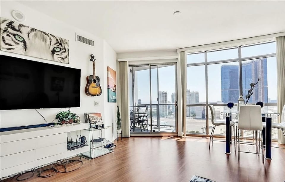 Two Bedroom High Rise Residence with City Views Apartment in Las Vegas Strip