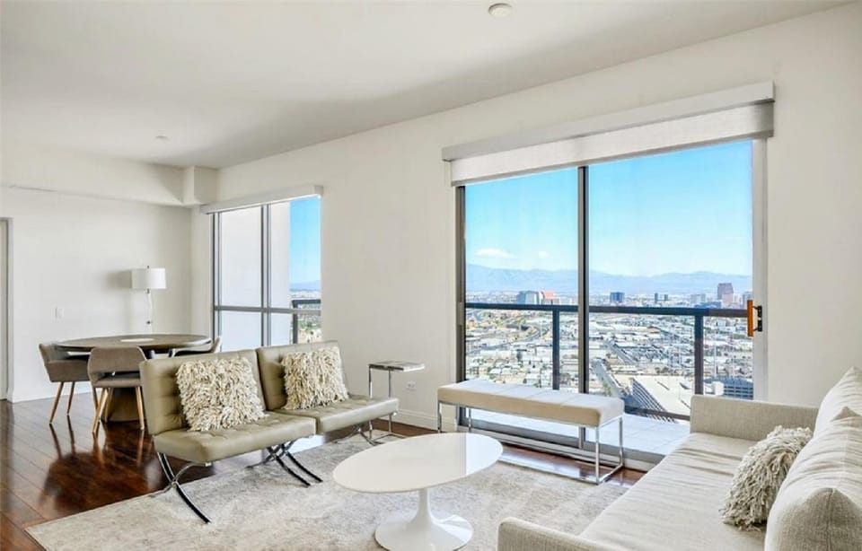 One Bedroom High Rise Residence with City Views Apartment in Las Vegas Strip