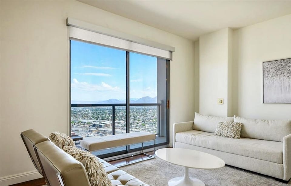 One Bedroom High Rise Residence with City Views Apartment in Las Vegas Strip