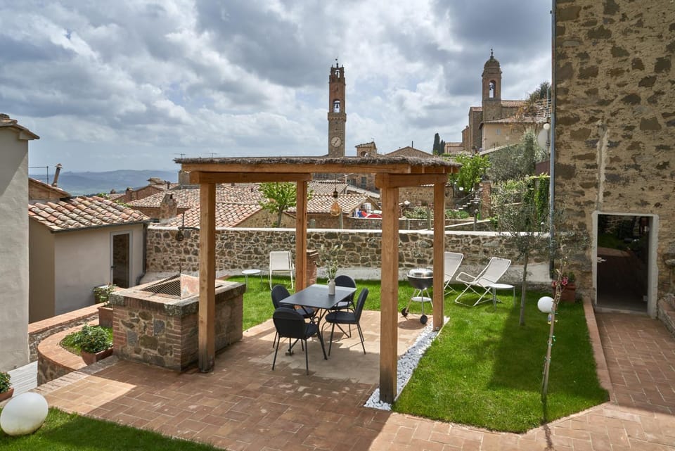 Patio, Garden, View (from property/room), Seating area, Dining area