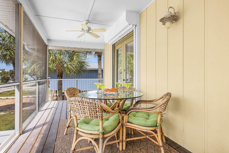 Beachside Bliss with Paddleboards, Bikes & Island Fun - Mystic Mandalay - Roelens House in Estero Island