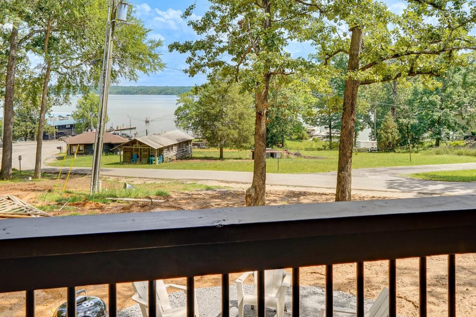 Kentucky Lake Escape: Family Cabin w/ Fire Pit Cabin in Lake Barkley