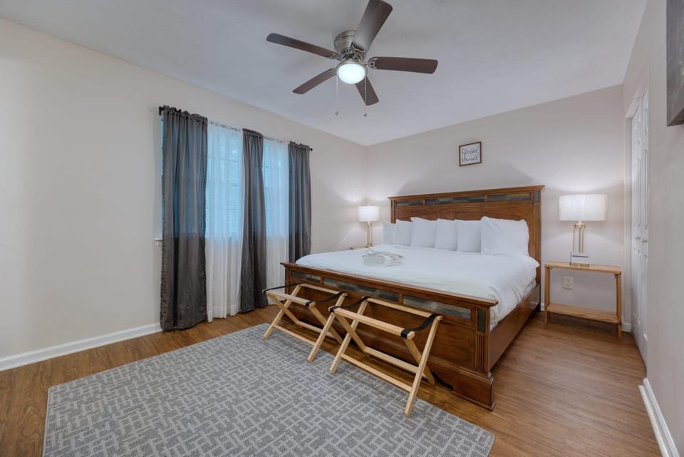 Cozy Cabin-Style Retreat Sleeps 10 Near Fort Benning Cabin in Columbus