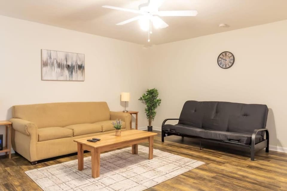 Neighboring Fort Benning The Modern Guest House Sleeps 13 House in Columbus