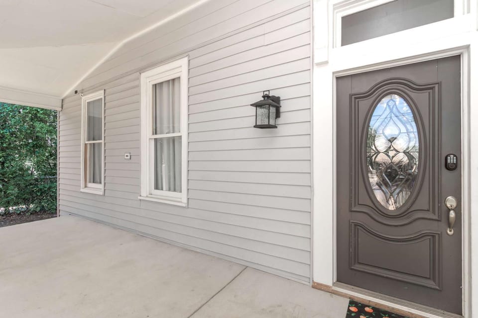 Ultimate Group Stay Private Pool Sleeps 18 Near Riverwalk House in Columbus