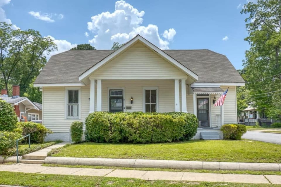 Near Parks Downtown & Riverwalk Midtown Muse Sleeps 14 House in Phenix City