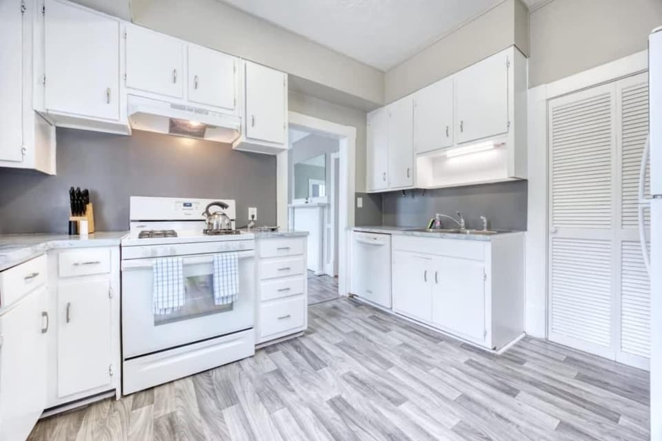 Near Parks Downtown & Riverwalk Midtown Muse Sleeps 14 House in Phenix City