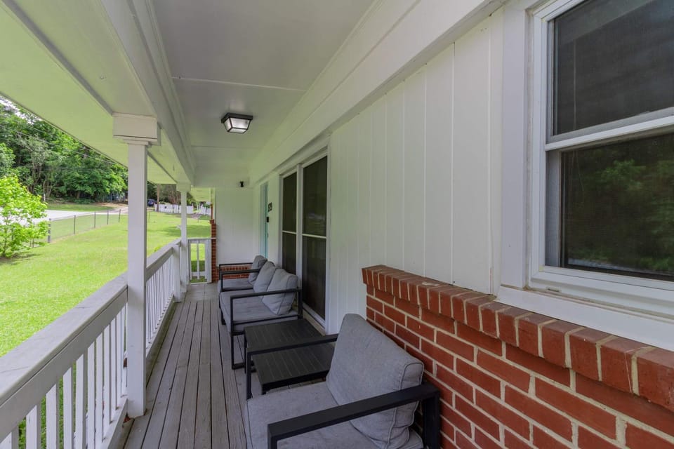 Near Fort Benning Moore w Fenced Yard Family Ranch Retreat House in Columbus