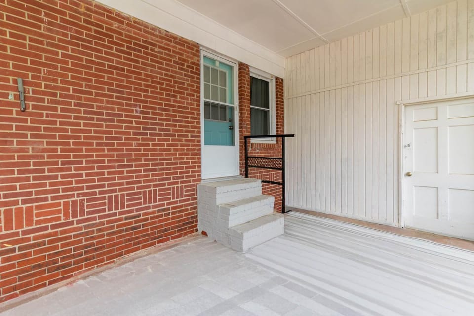 Near Fort Benning Moore w Fenced Yard Family Ranch Retreat House in Columbus