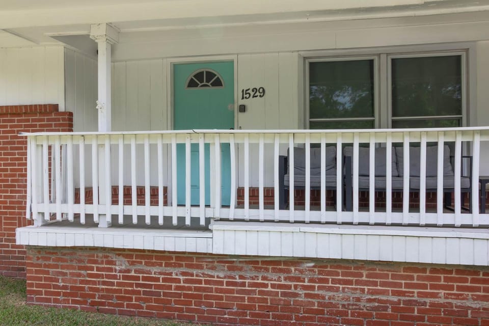 Near Fort Benning Moore w Fenced Yard Family Ranch Retreat House in Columbus