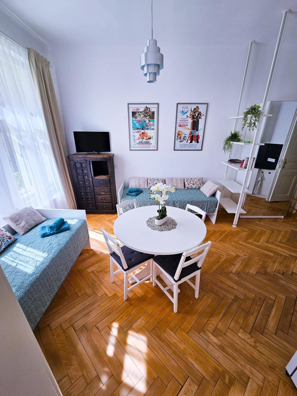 Kitchen or kitchenette, Living room, Seating area