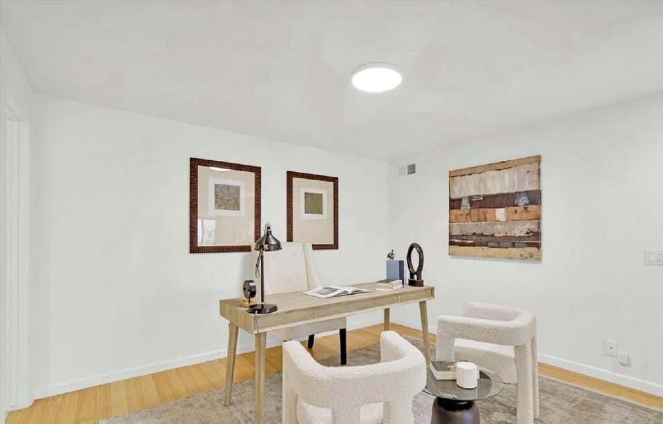 Two Bedroom Residence with Resort Style Amenities Apartment in Beverly Hills
