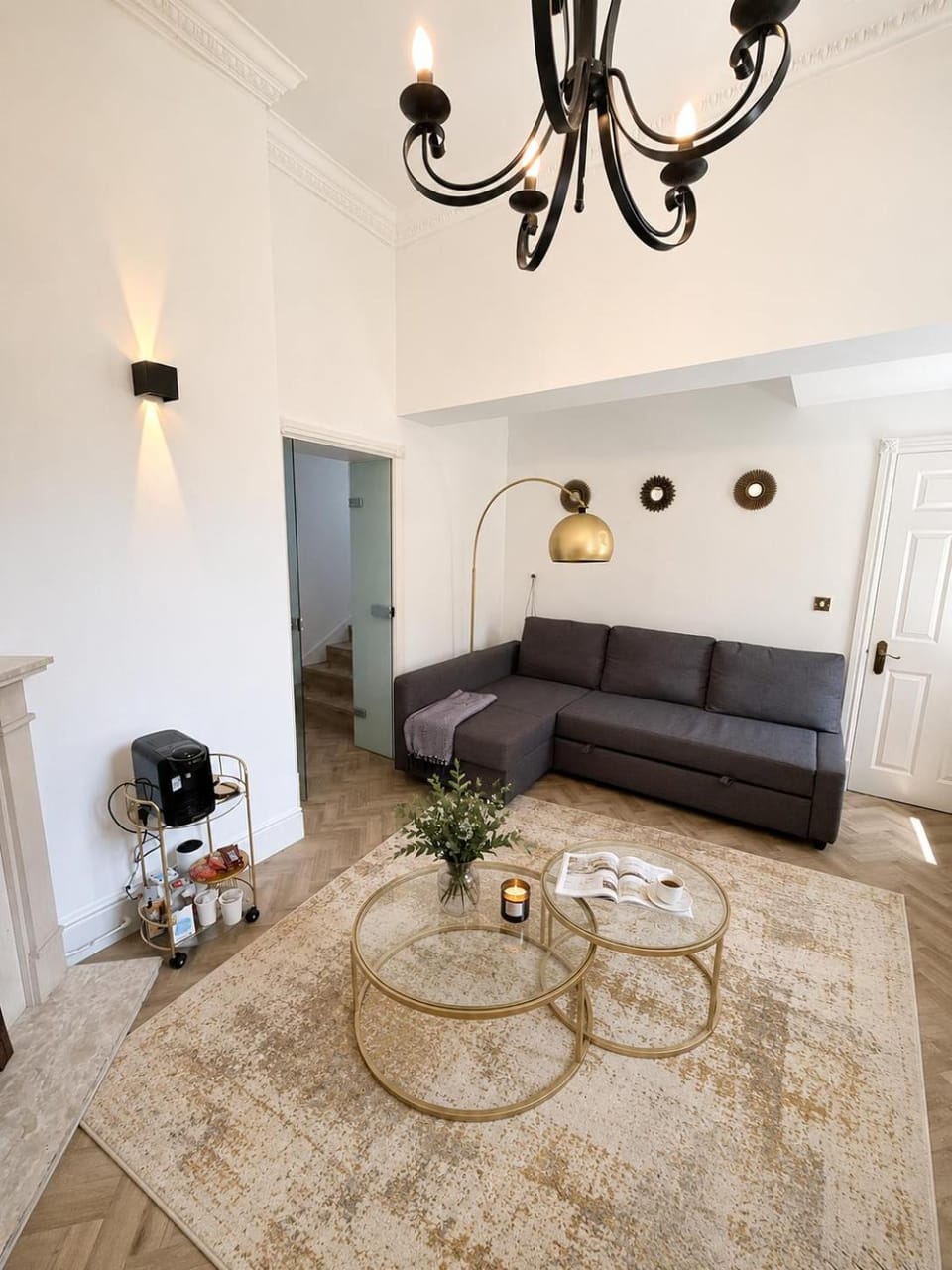 Living room, Seating area
