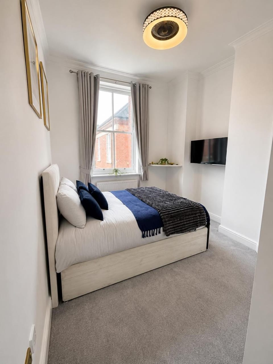 Bed, Photo of the whole room, Bedroom