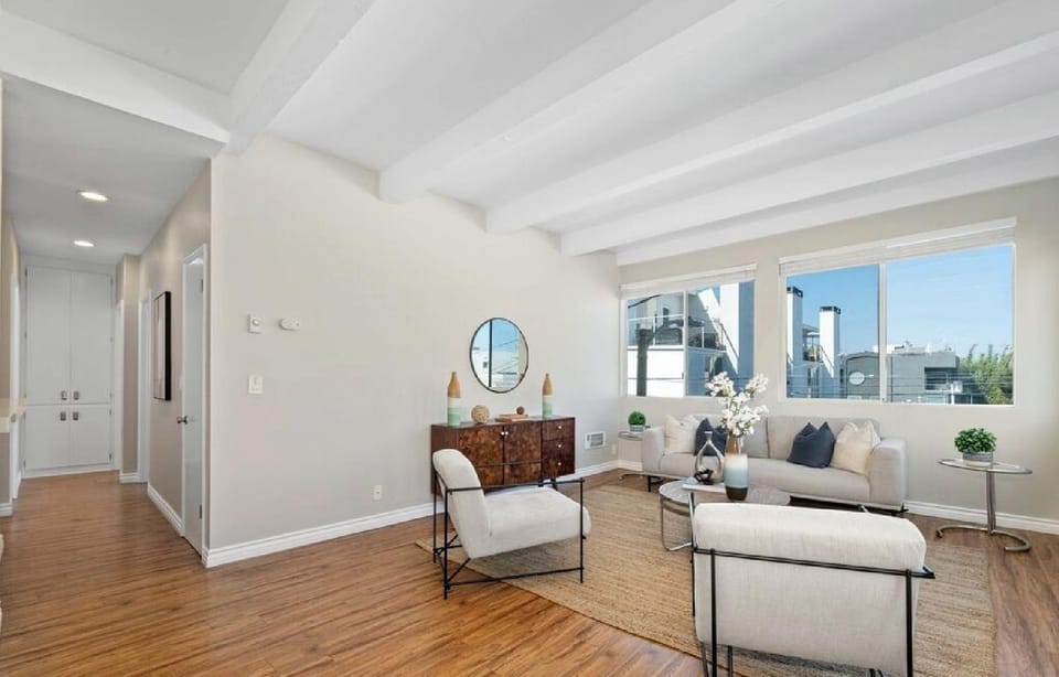 Two Bedroom Beachside Residence with Rooftop Views Apartment in Venice Beach