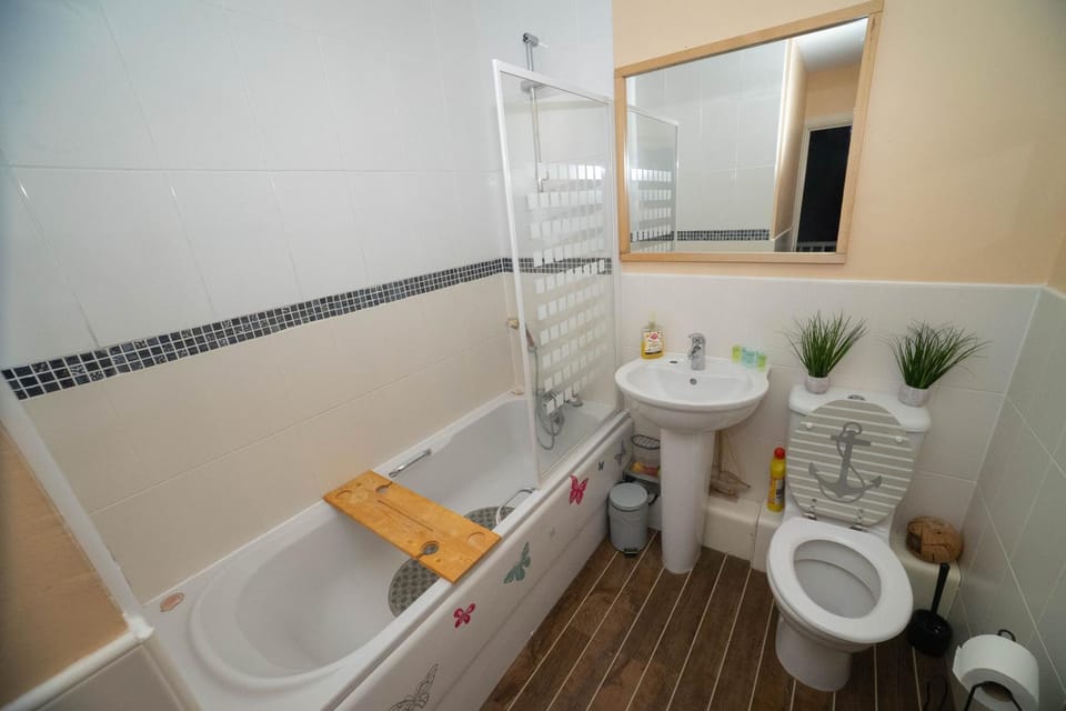 Swansea Marina & Beach Retreat - 3 Bed & Parking House in Swansea